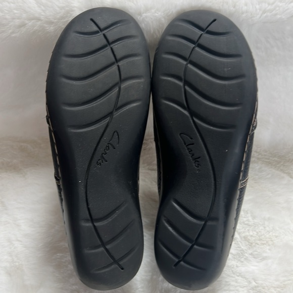 Clarks Slip On Shoes EUC - Picture 16 of 17